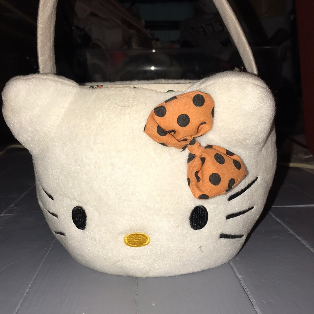 Hello kitty Halloween basket
